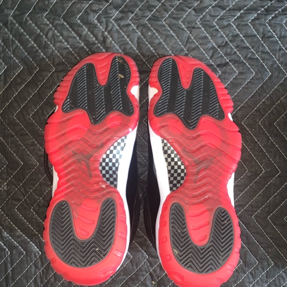 Jordan 11 Breds - Picture 4 of 5